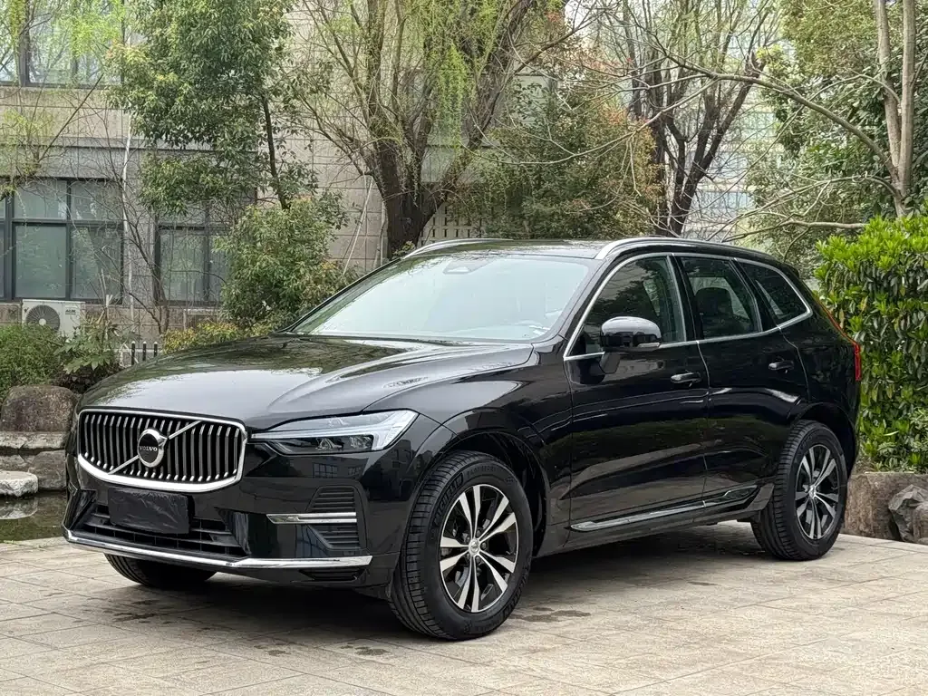 Volvo XC60 — фото 1