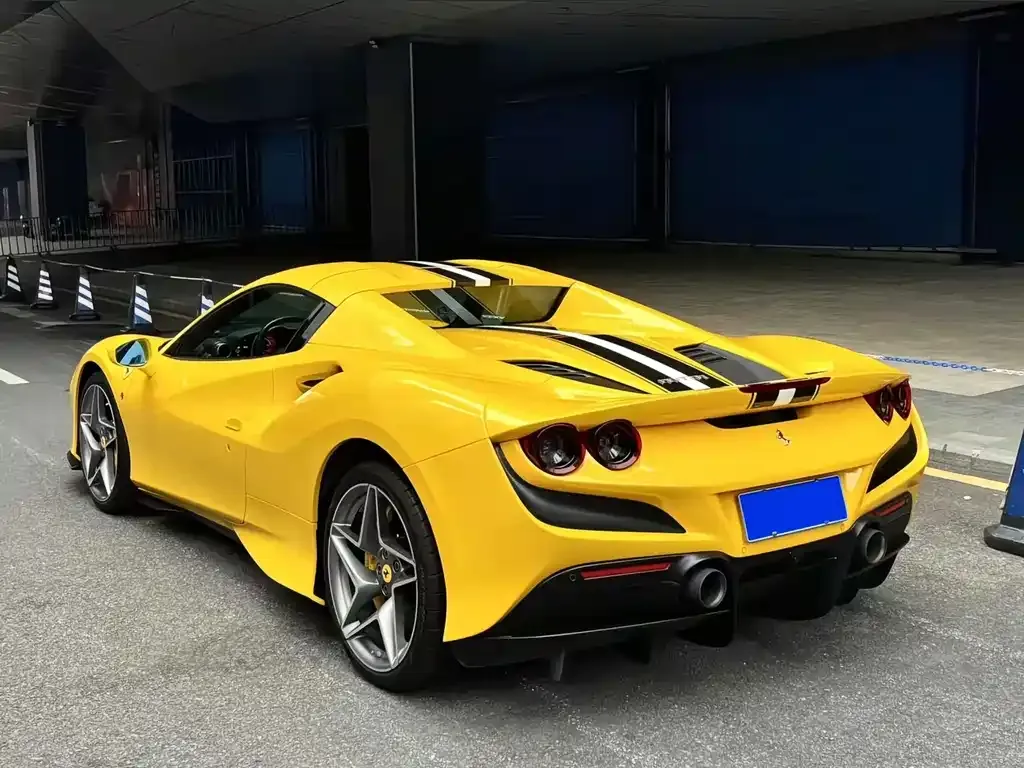 Ferrari F8 — фото 7