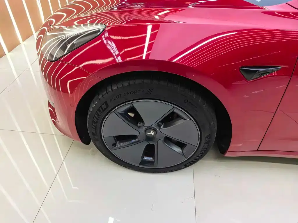 Tesla Model 3 — фото 10