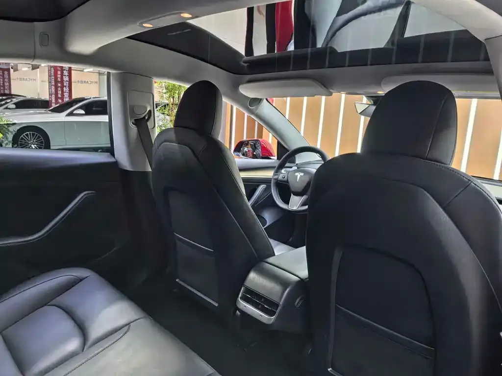 Tesla Model 3 — фото 4