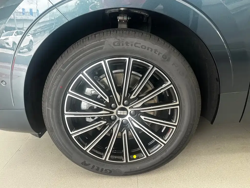 Geely Galaxy M9 — фото 10