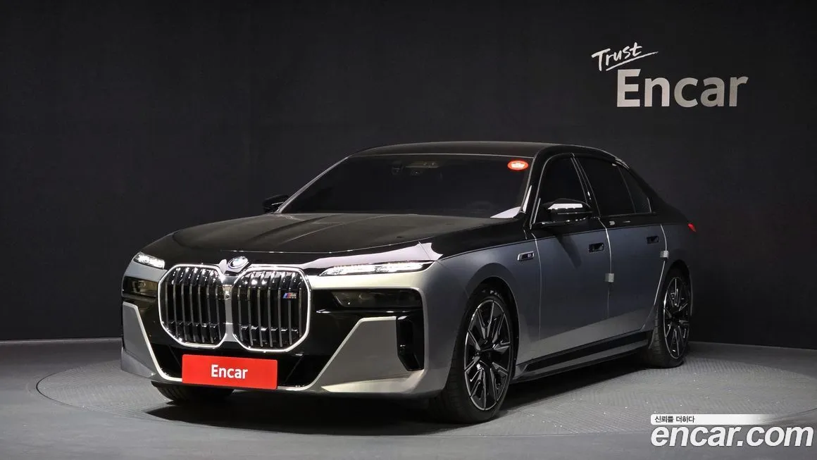 BMW i7 — фото 1