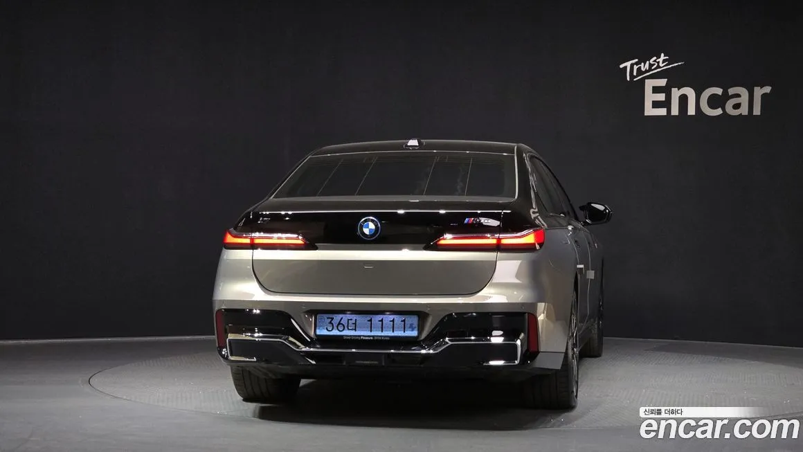 BMW i7 — фото 7