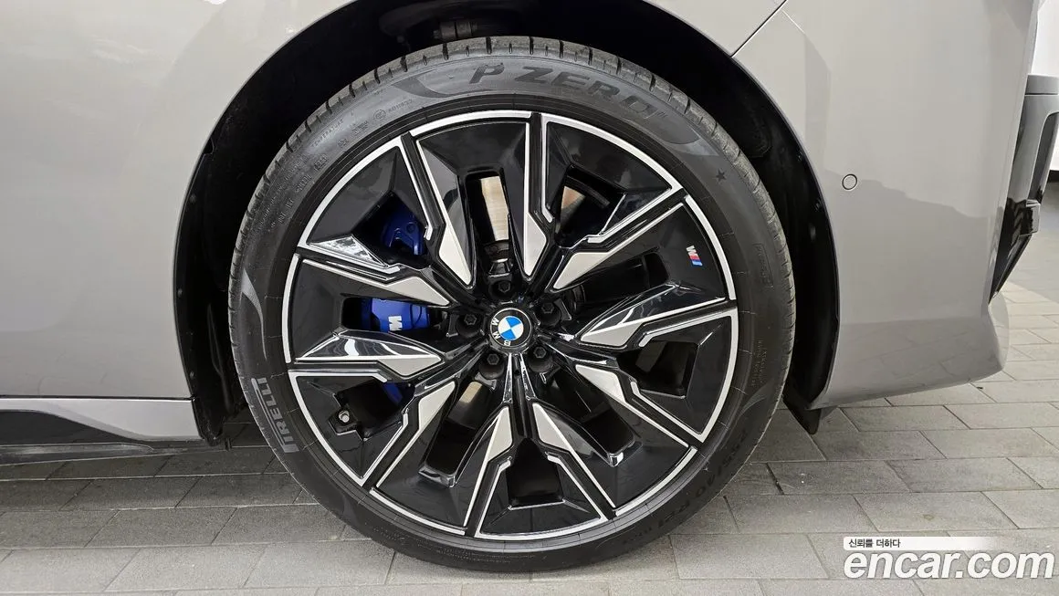 BMW i7 — фото 9
