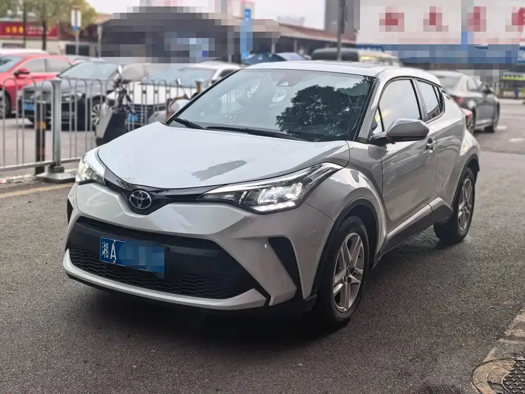 Toyota C-HR — фото 1