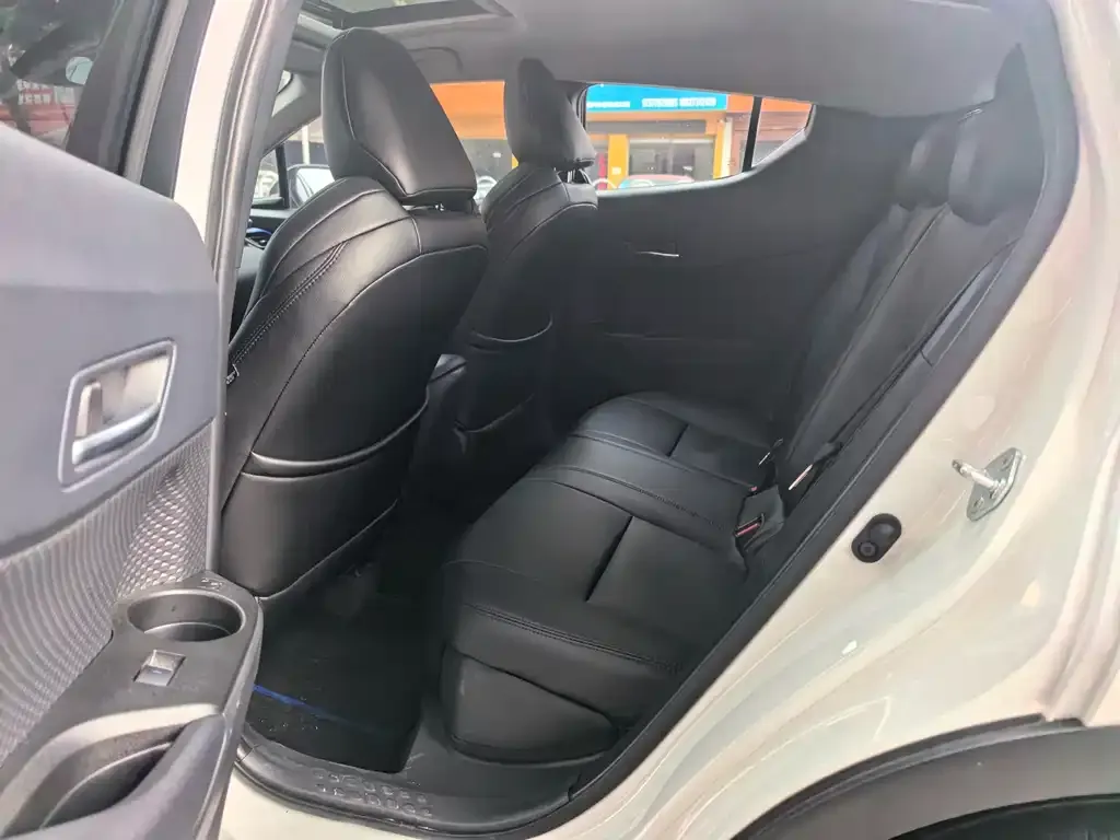 Toyota C-HR — фото 2