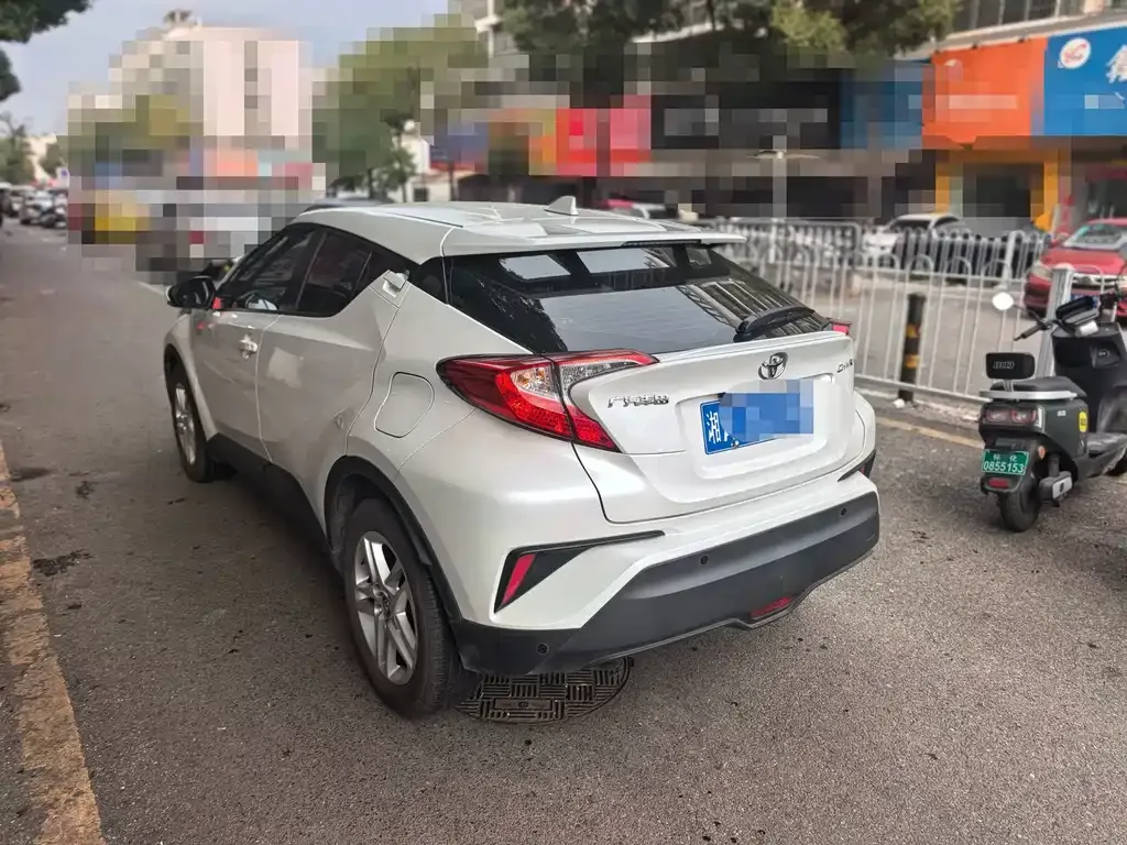 Toyota C-HR — фото 8