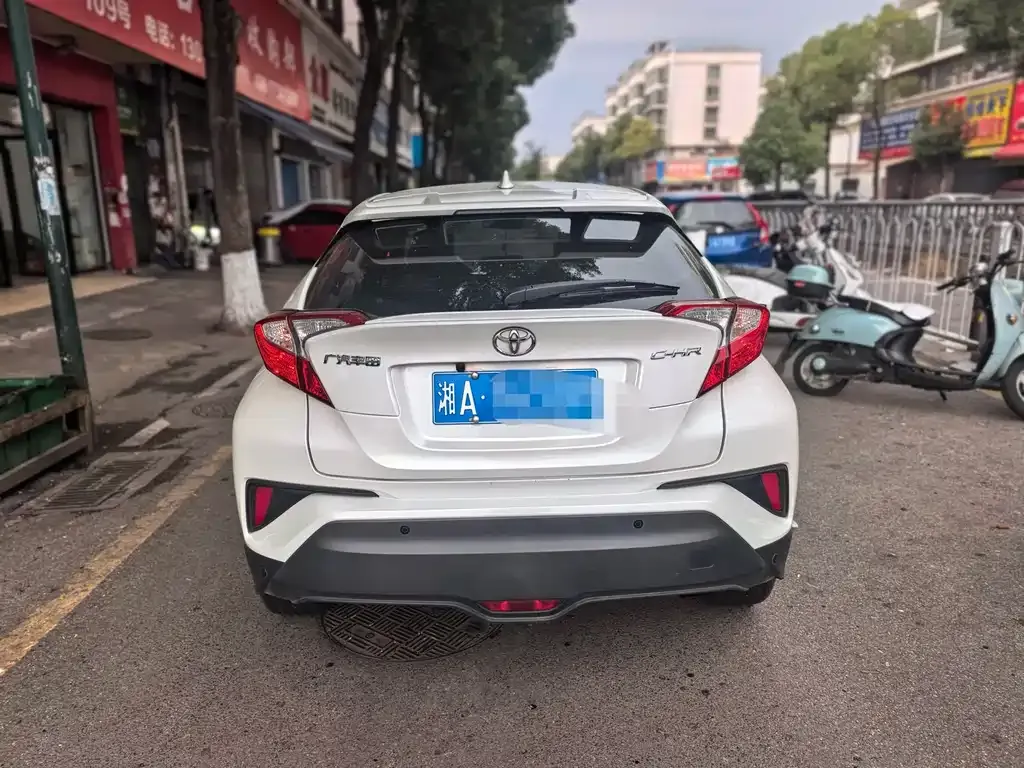 Toyota C-HR — фото 9