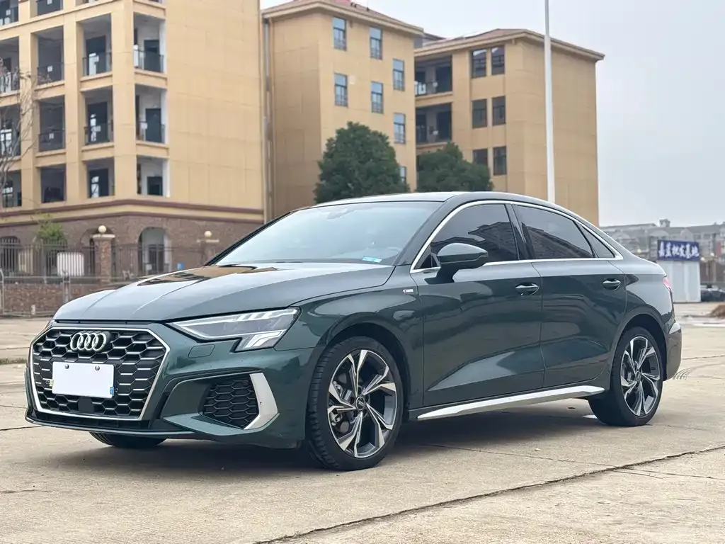 Audi A3 — фото 1