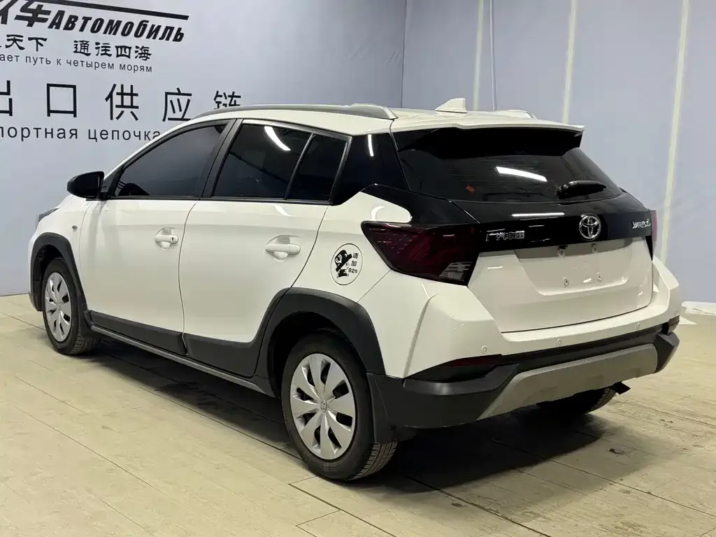 Toyota Yaris L — фото 9