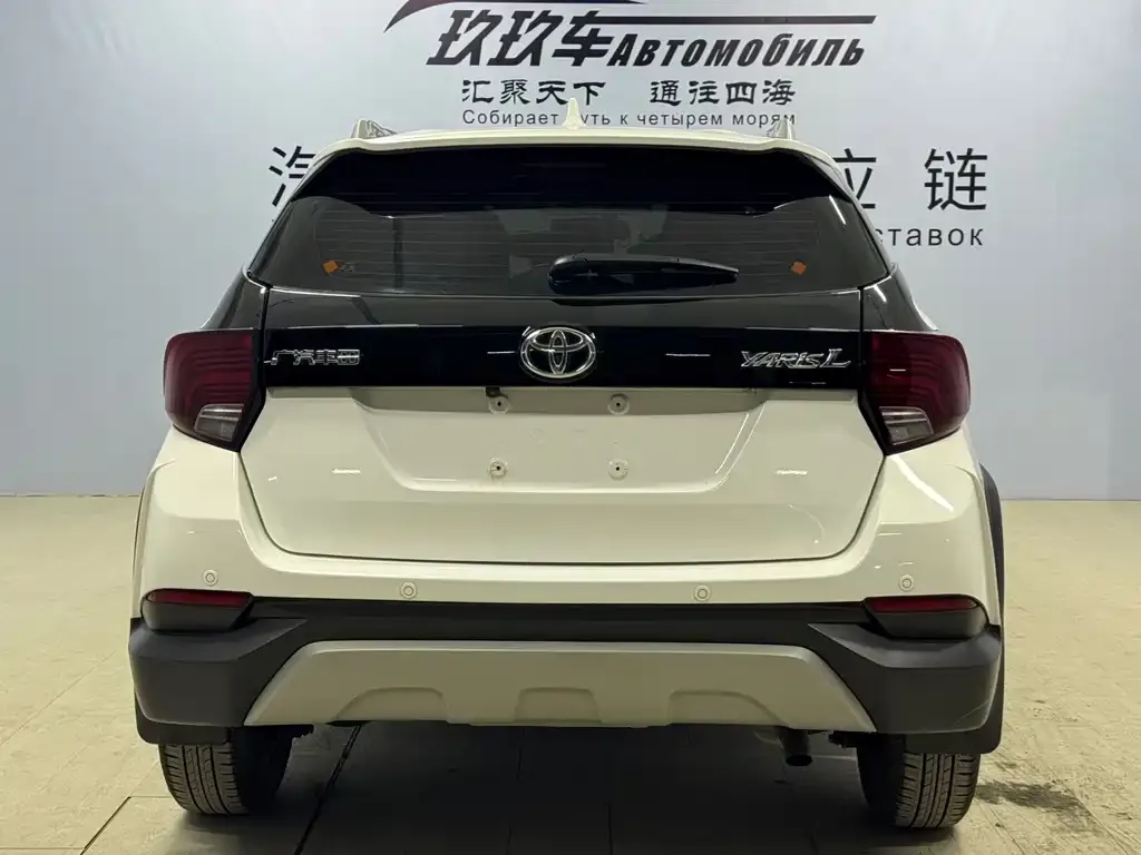 Toyota Yaris L — фото 2