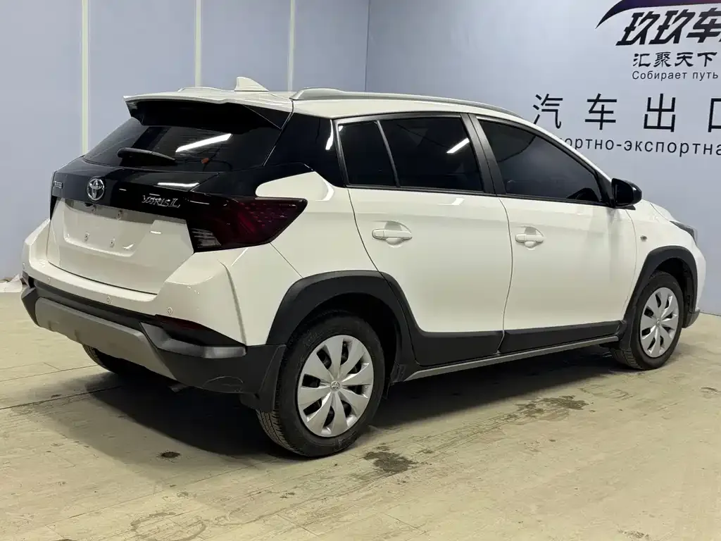Toyota Yaris L — фото 7