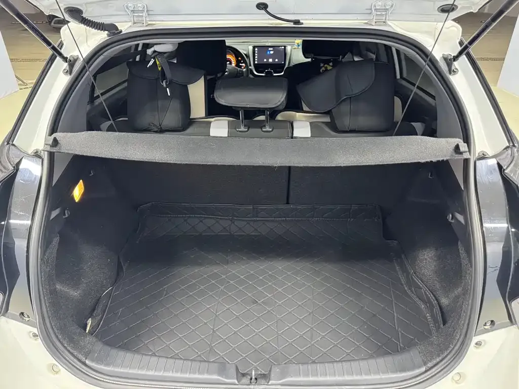Toyota Yaris L — фото 6