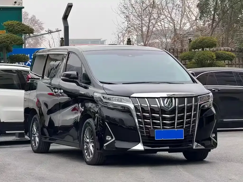 Toyota Alphard — фото 5
