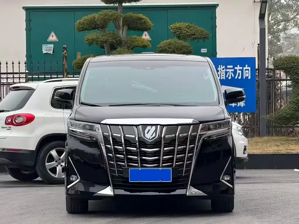 Toyota Alphard — фото 4