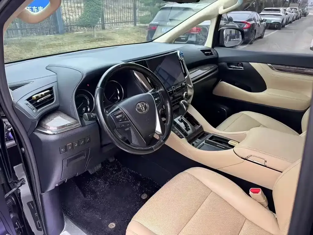Toyota Alphard — фото 6