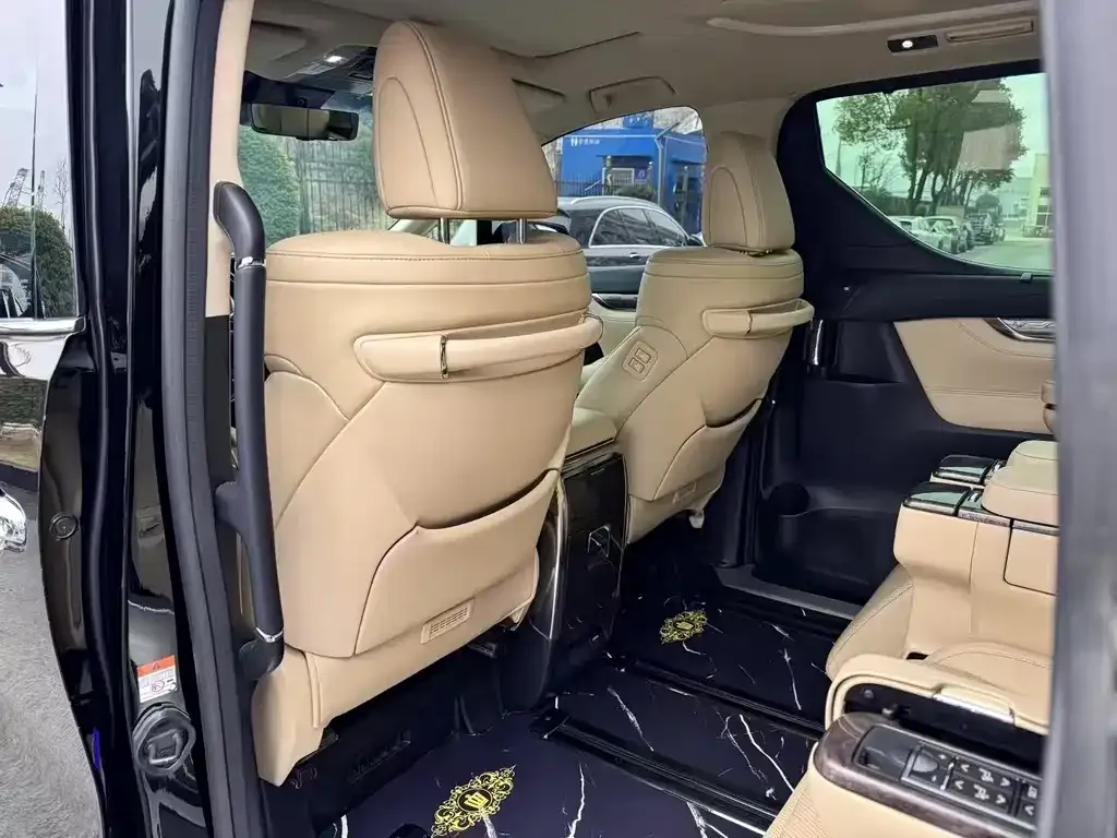 Toyota Alphard — фото 3