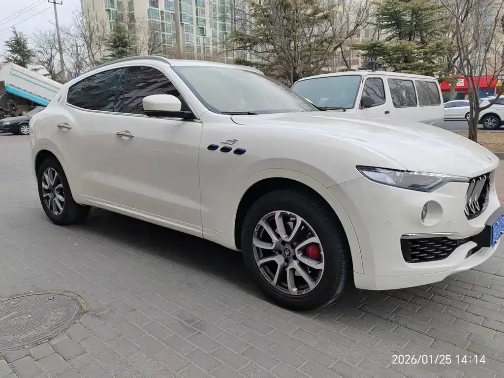 Maserati Levante — фото 1