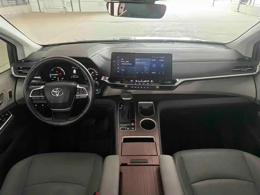 Toyota Granvia — фото 9