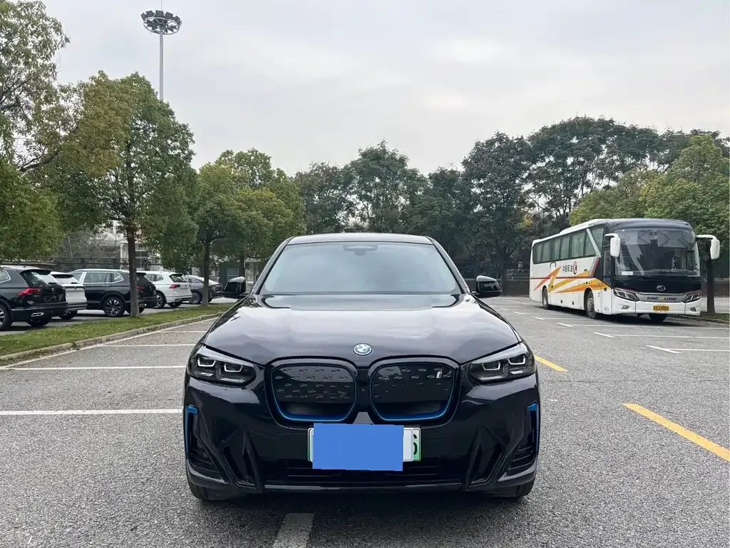 BMW iX3 — фото 2