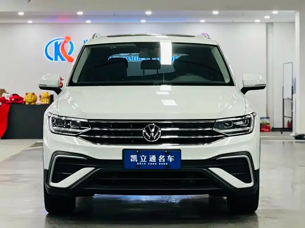 Volkswagen Tiguan L — фото 8