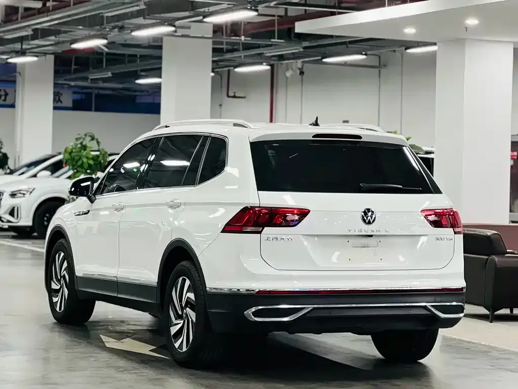 Volkswagen Tiguan L — фото 2