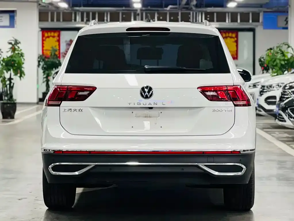 Volkswagen Tiguan L — фото 7