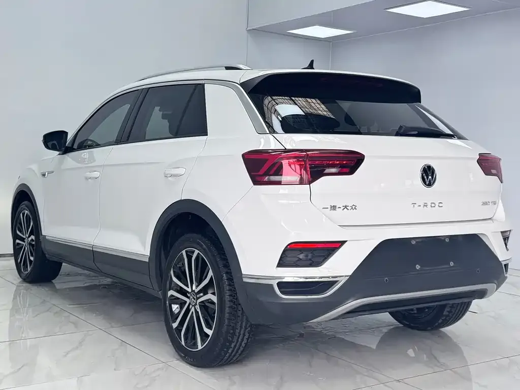 Volkswagen T-Roc — фото 9