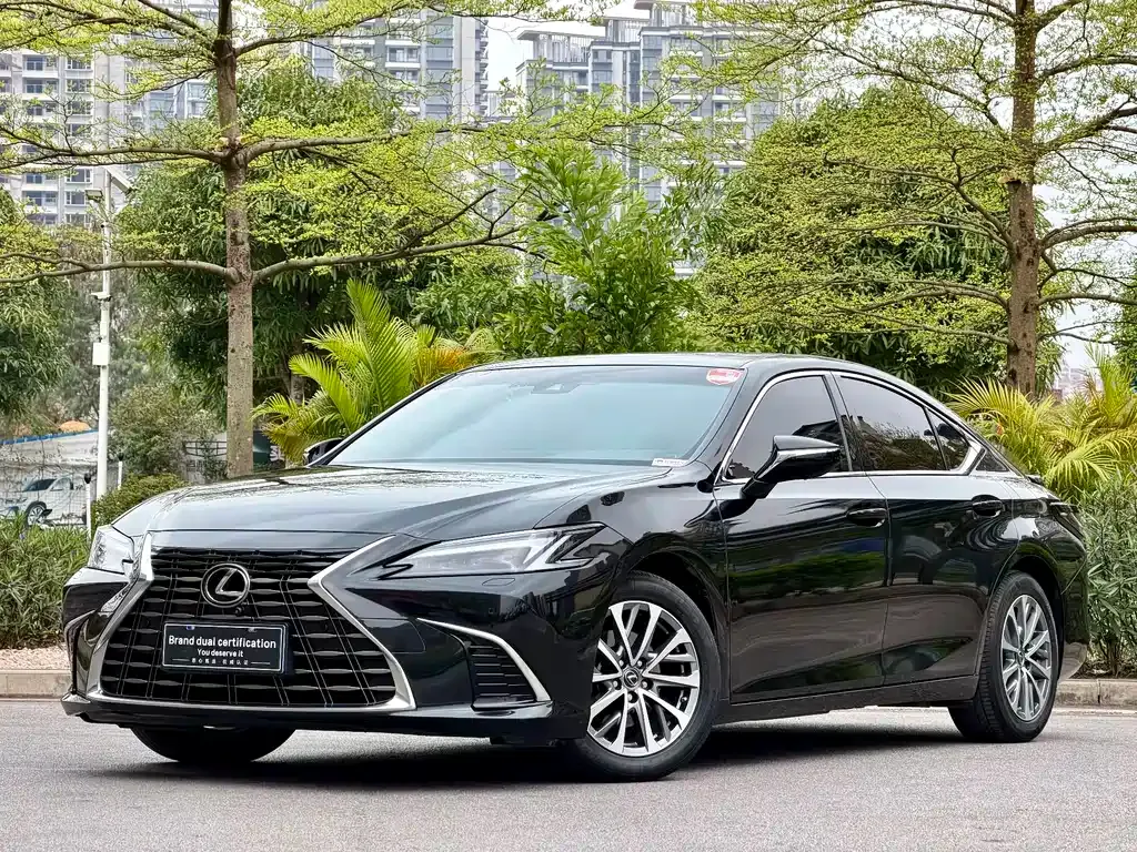 Lexus ES — фото 1
