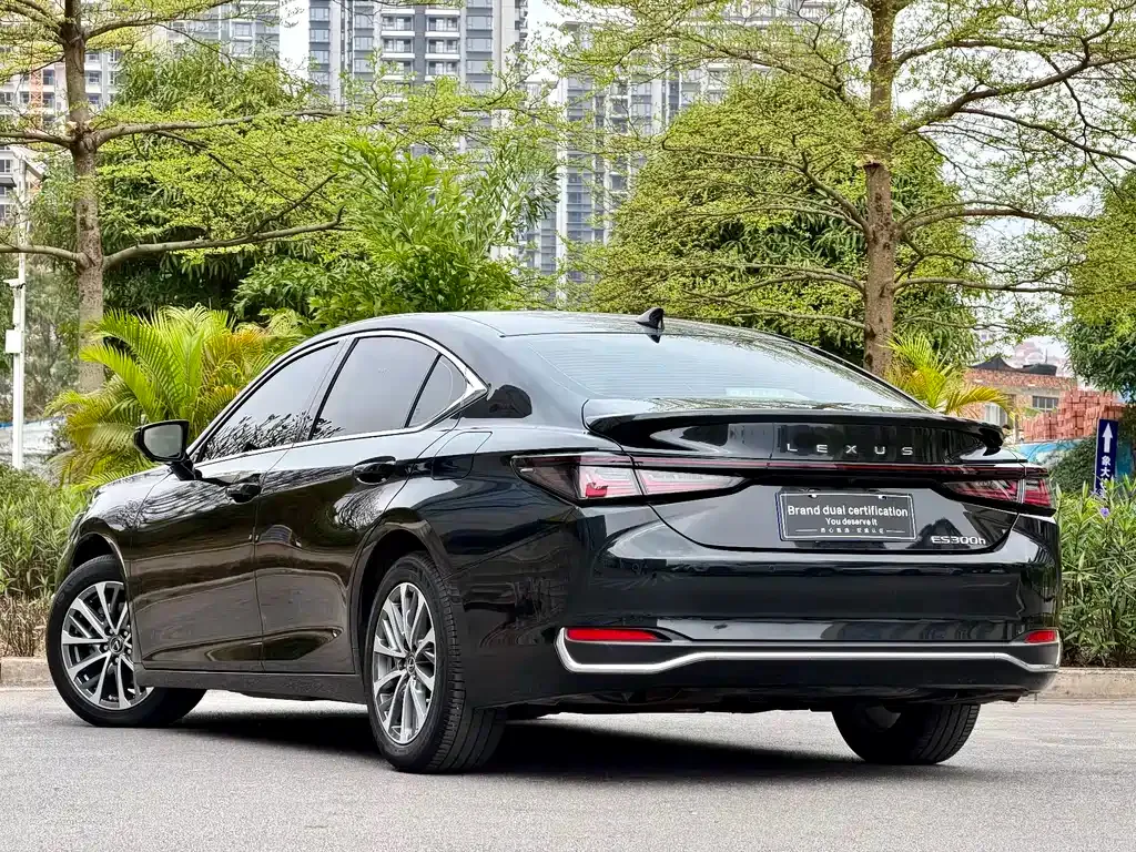 Lexus ES — фото 10