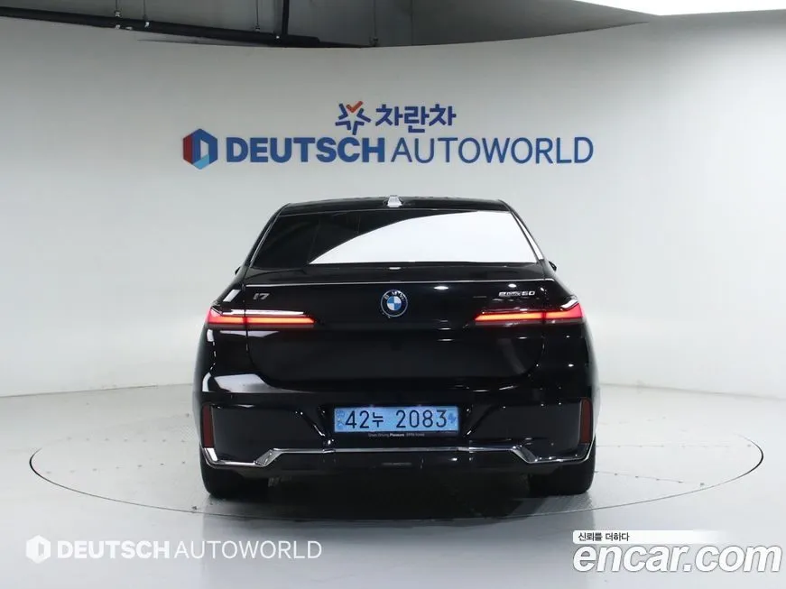 BMW i7 — фото 4