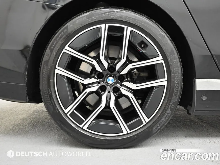 BMW i7 — фото 10