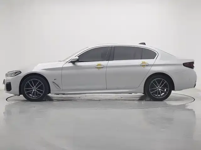 BMW 5 Series — фото 4