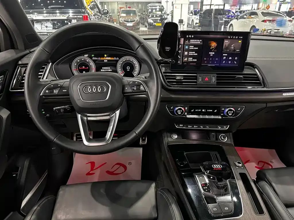 Audi Q5L — фото 10