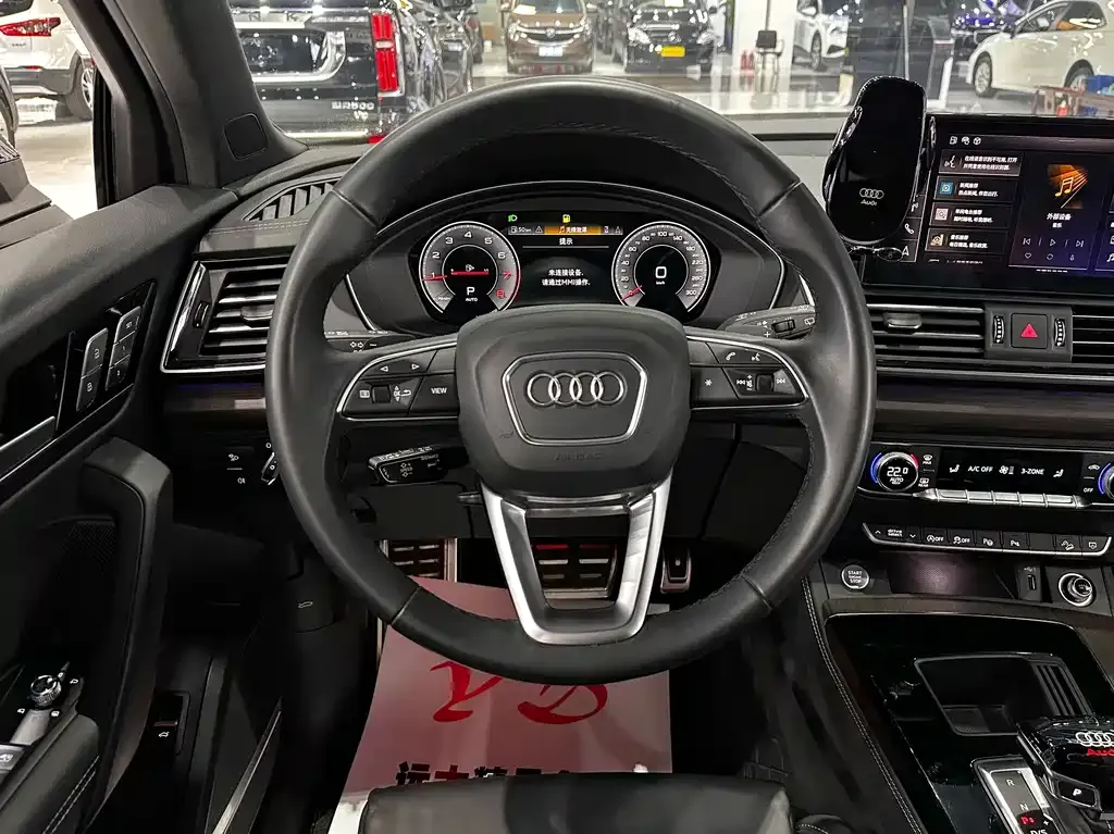 Audi Q5L — фото 9