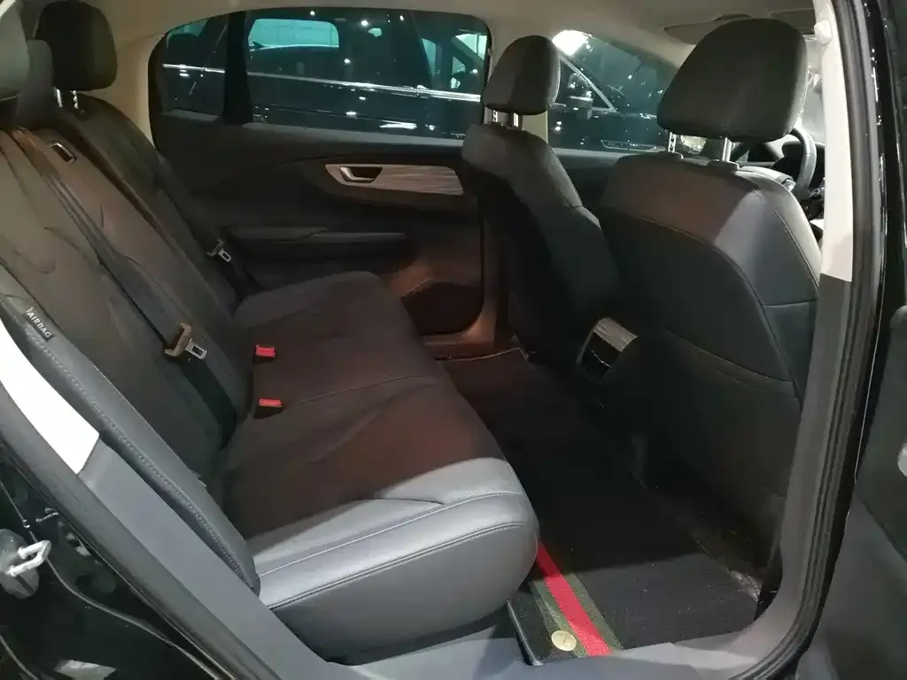 Hongqi E-QM5 — фото 3