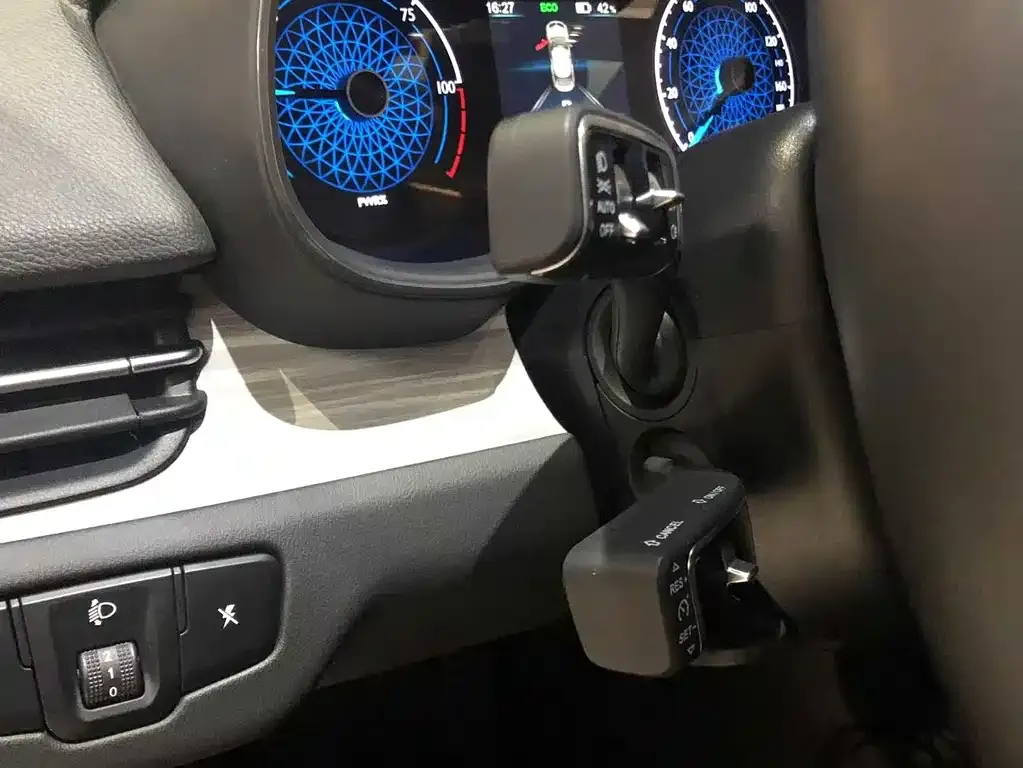 Hongqi E-QM5 — фото 10