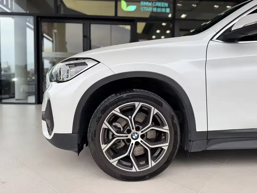 BMW X1 — фото 9