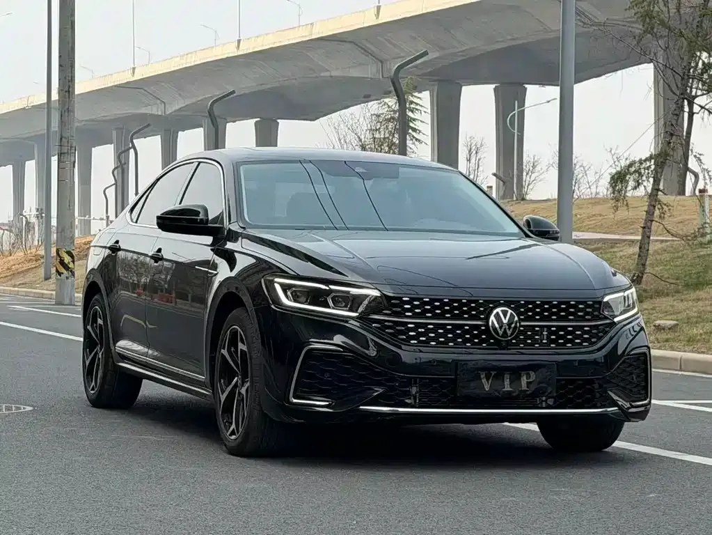 Volkswagen Passat — фото 1