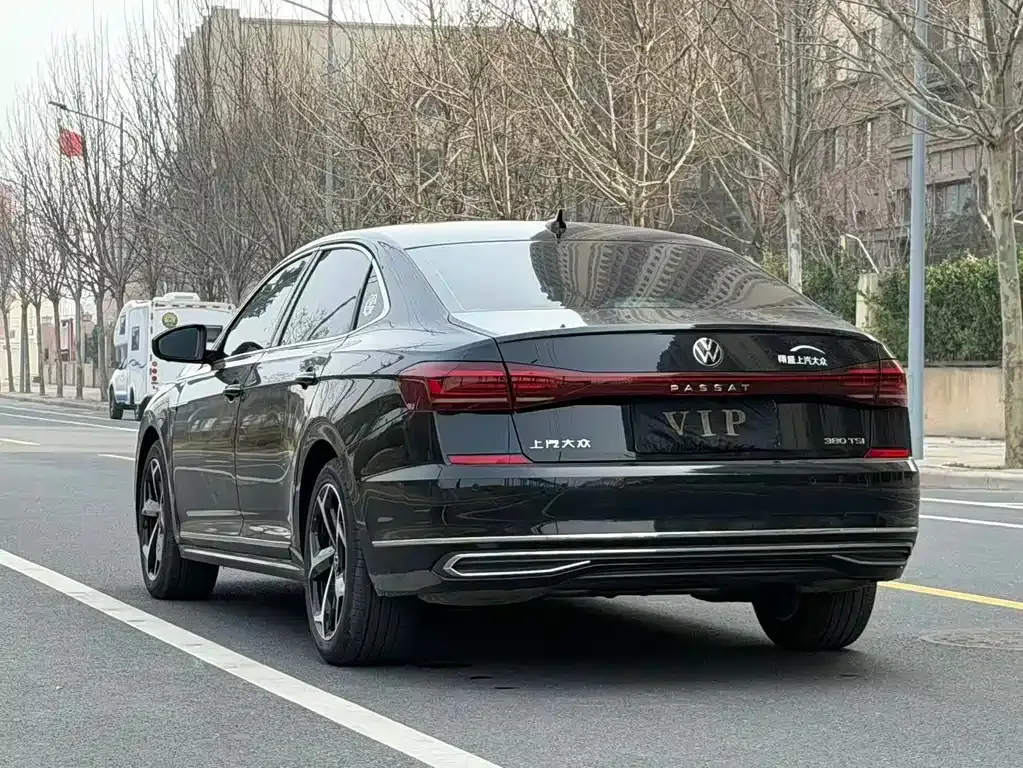 Volkswagen Passat — фото 10