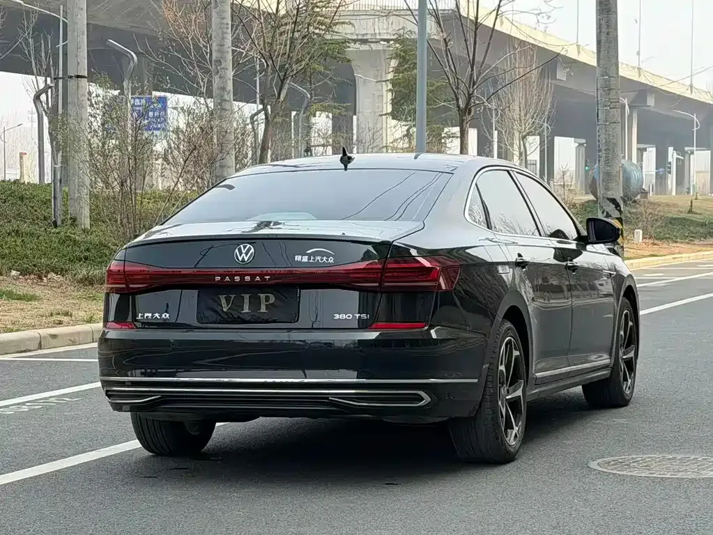 Volkswagen Passat — фото 9