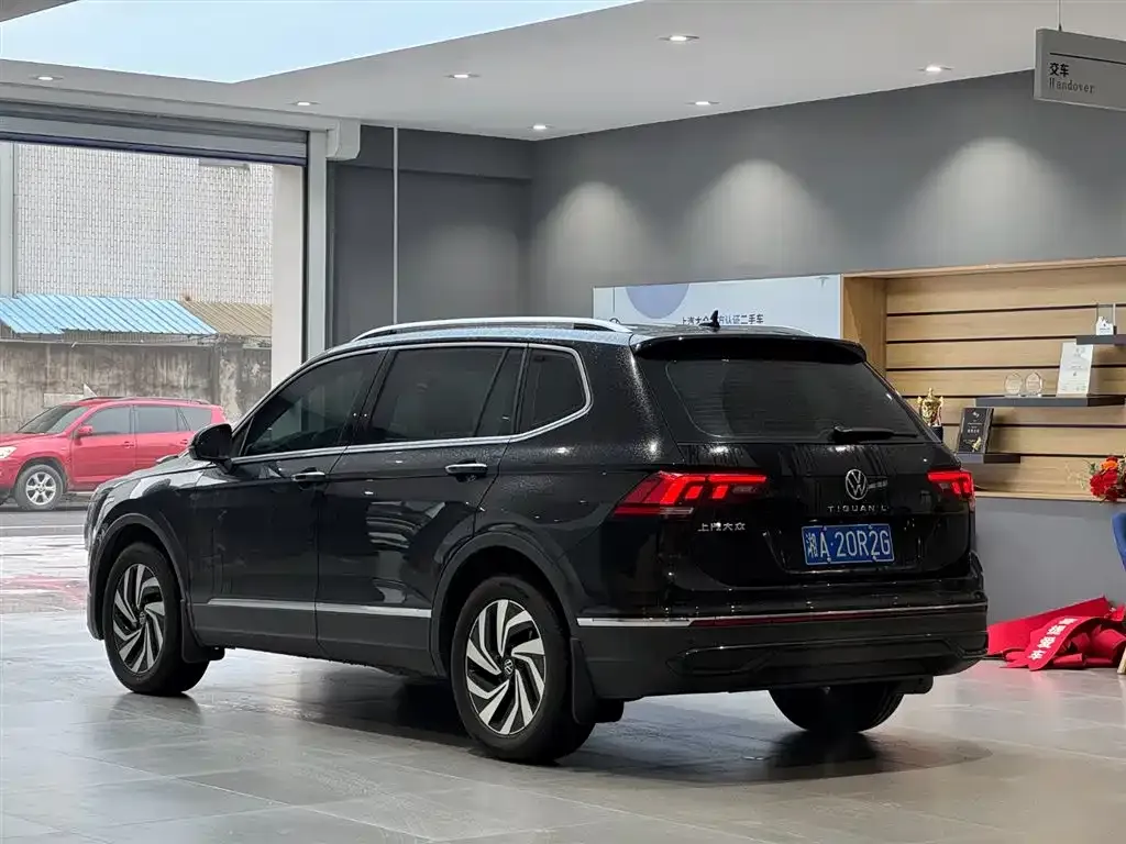 Volkswagen Tiguan L — фото 7