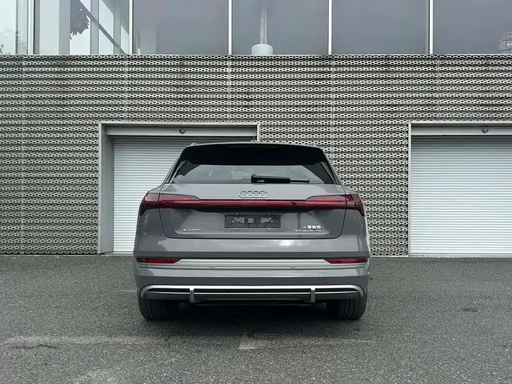 Audi e-tron — фото 5