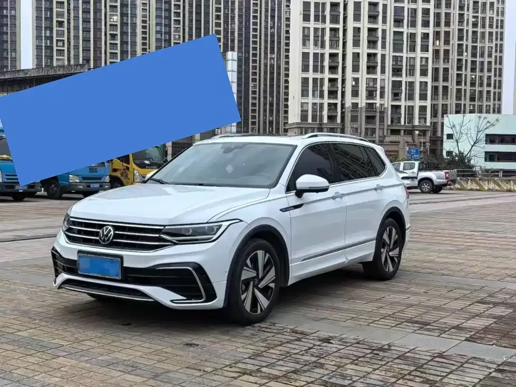 Volkswagen Tiguan L — фото 1