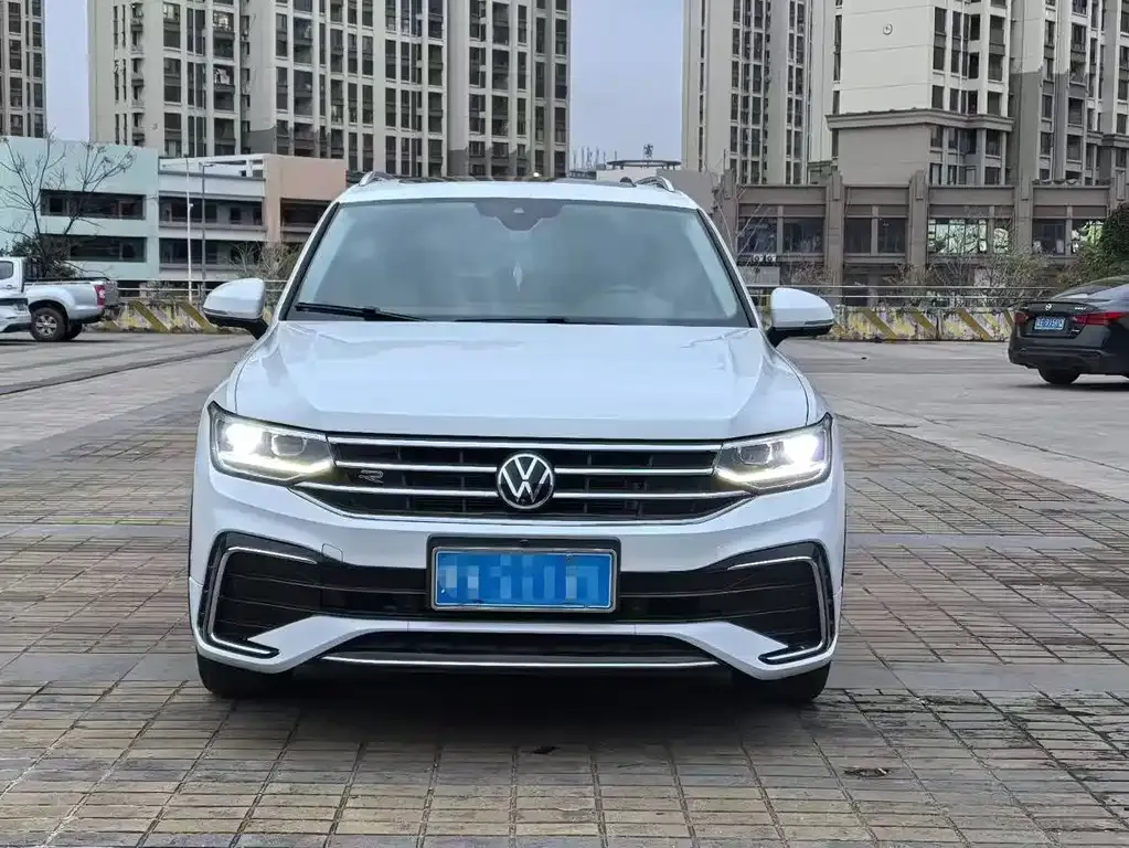 Volkswagen Tiguan L — фото 6