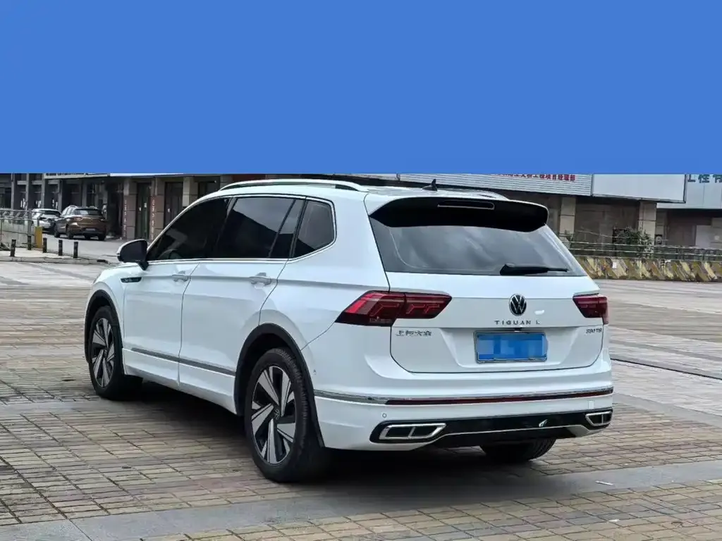 Volkswagen Tiguan L — фото 4