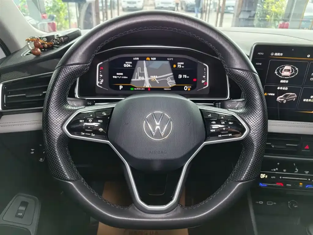 Volkswagen Tiguan L — фото 7