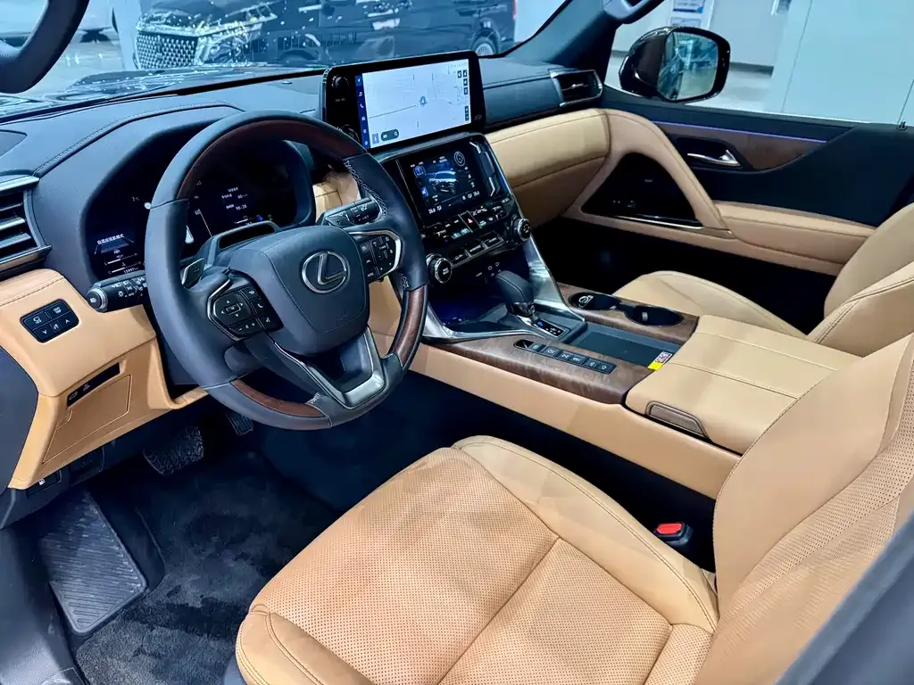 Lexus LX — фото 10