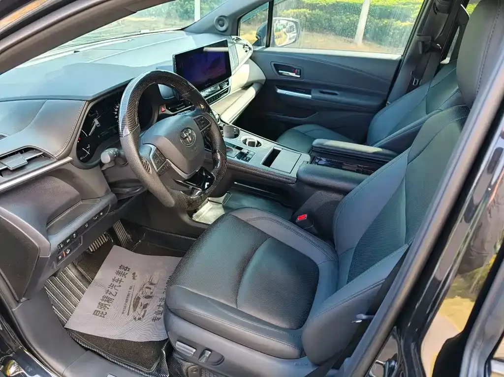 Toyota Granvia — фото 2