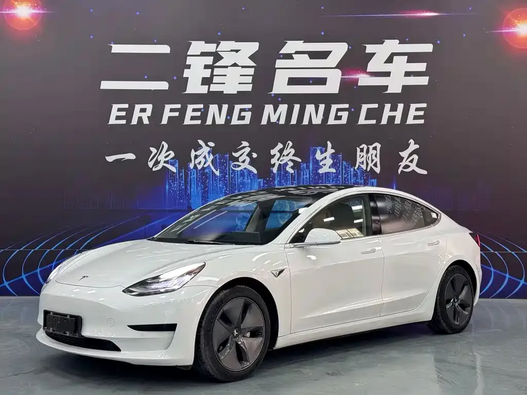 Tesla Model 3 — фото 1